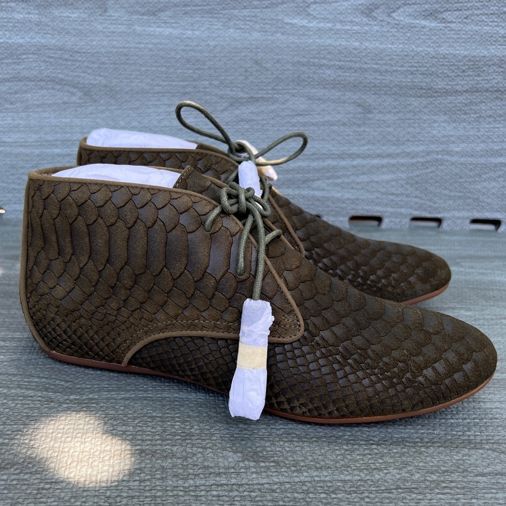 Women’s shoes size 8